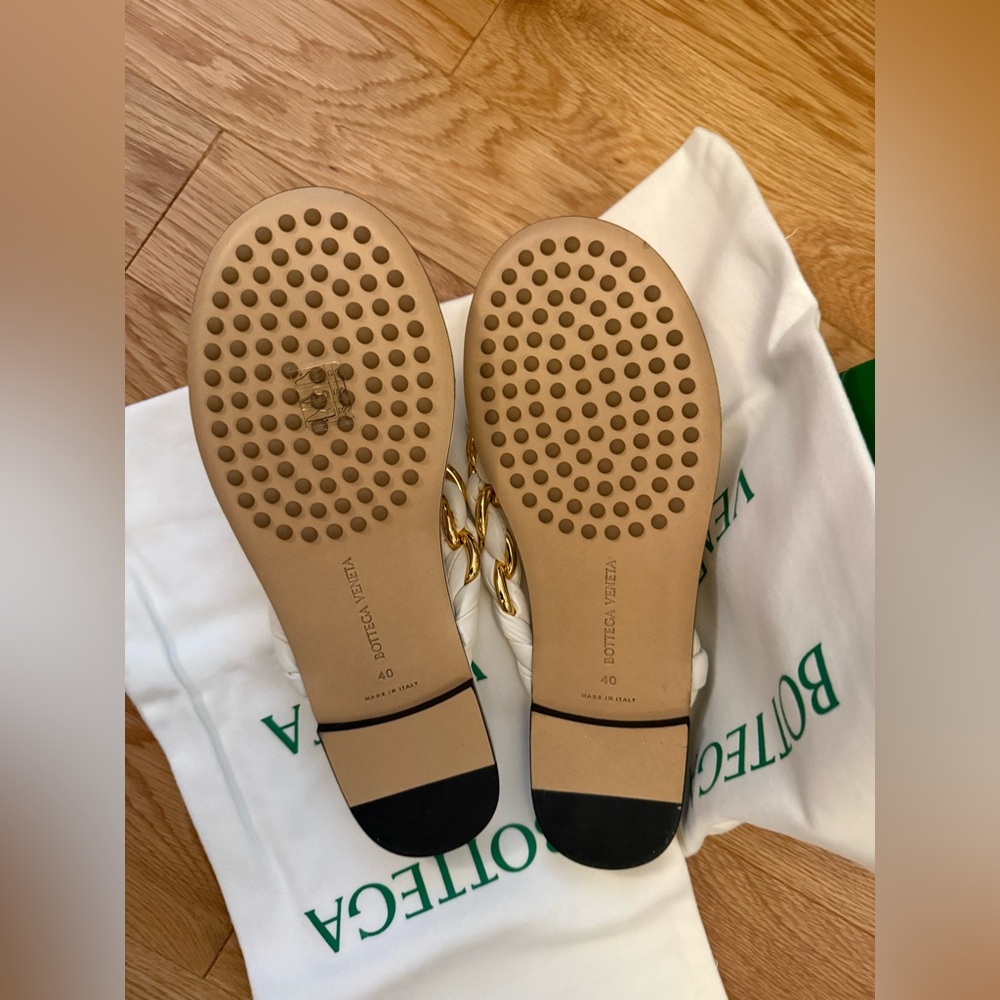 NIB BOTTEGA VENETA Dot Flat Leather Sandals - Picture 5 of 7